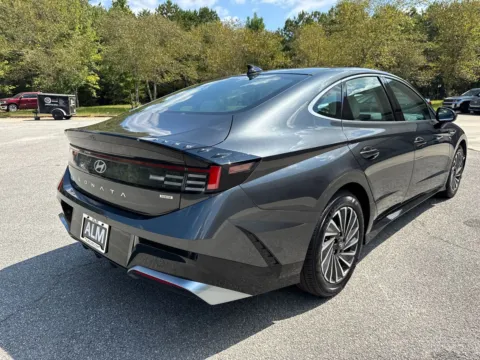 More photos of 2024 Hyundai Sonata Hybrid SEL at ALM Hyundai West, GA