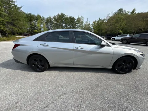 More photos of 2021 Hyundai Elantra SEL at ALM Hyundai West, GA