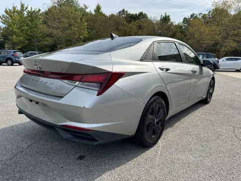 More photos of 2021 Hyundai Elantra SEL at ALM Hyundai West, GA