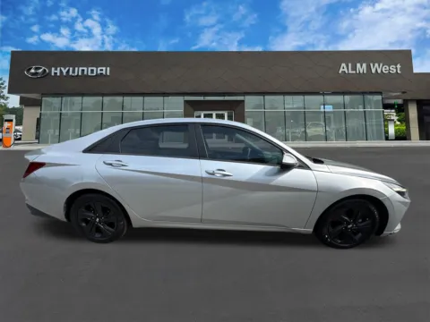 More photos of 2021 Hyundai Elantra SEL at ALM Hyundai West, GA
