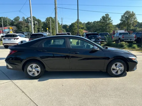 More photos of 2025 Hyundai Elantra SE at ALM Hyundai West, GA