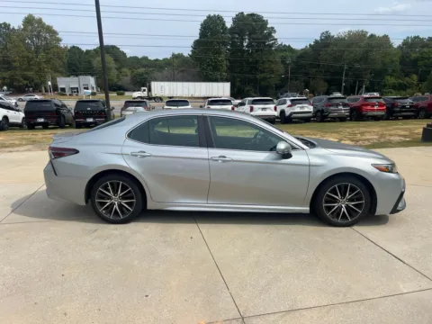 More photos of 2022 Toyota Camry SE at ALM Hyundai West, GA