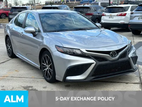 More photos of 2022 Toyota Camry SE at ALM Hyundai West, GA