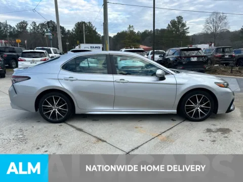 More photos of 2022 Toyota Camry SE at ALM Hyundai West, GA