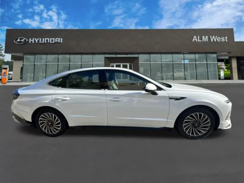 More photos of 2025 Hyundai Sonata Hybrid Limited at ALM Hyundai West, GA