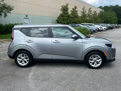 More photos of 2023 Kia Soul LX at ALM Hyundai West, GA