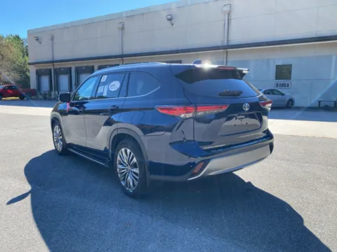 More photos of 2023 Toyota Highlander L at ALM Hyundai West, GA