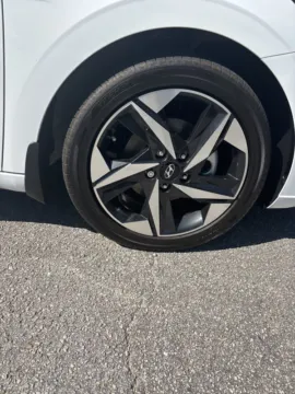 More photos of 2022 Hyundai Elantra Hybrid Limited at ALM Hyundai West, GA