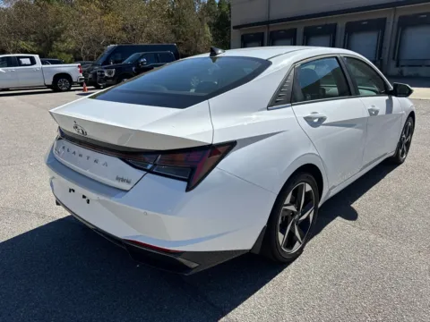 More photos of 2022 Hyundai Elantra Hybrid Limited at ALM Hyundai West, GA