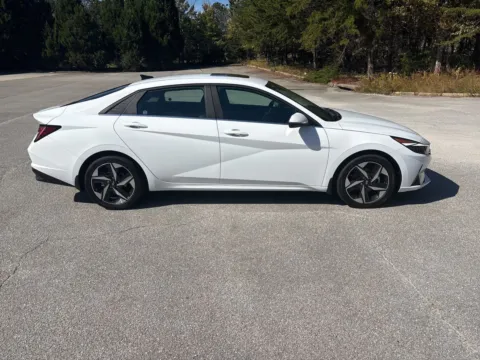 More photos of 2022 Hyundai Elantra Hybrid Limited at ALM Hyundai West, GA