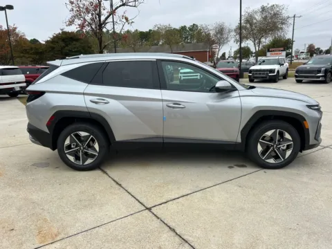 More photos of 2025 Hyundai Tucson Hybrid SEL Convenience at ALM Hyundai West, GA