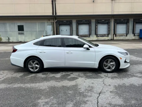 More photos of 2021 Hyundai Sonata SE at ALM Hyundai West, GA