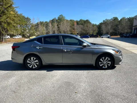 More photos of 2022 Nissan Altima 2.5 S at ALM Hyundai West, GA
