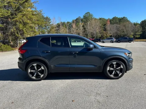 More photos of 2021 Volvo XC40 Momentum at ALM Hyundai West, GA