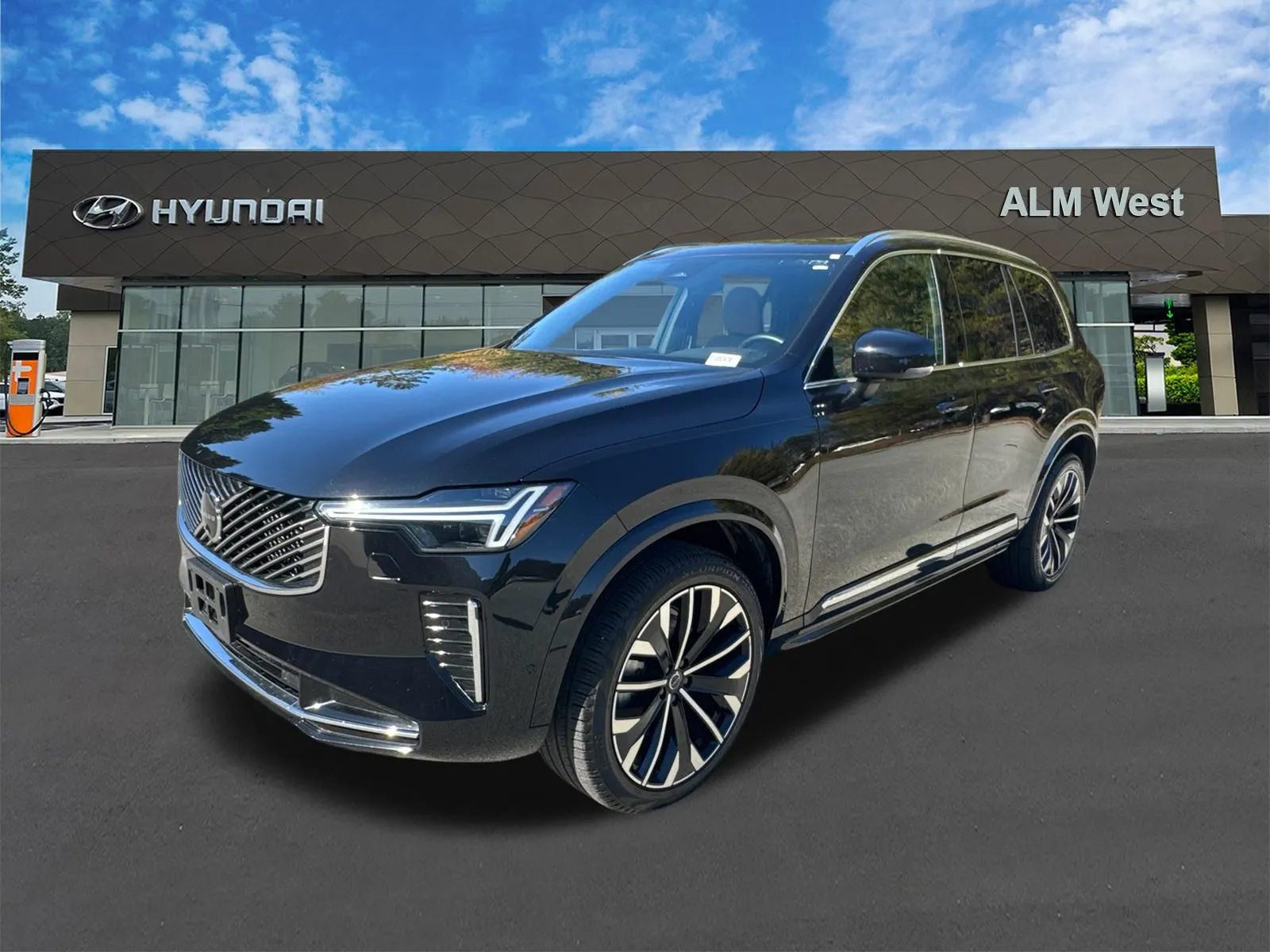 2025 Volvo XC90 Plus's photo