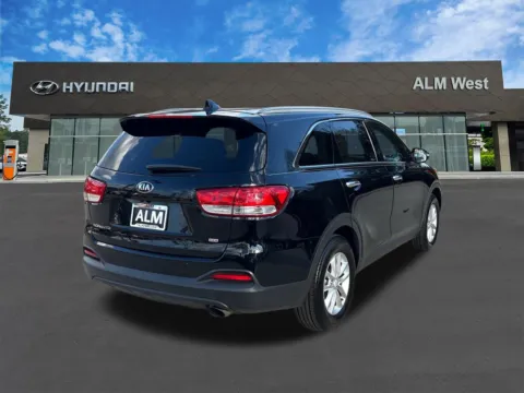More photos of 2017 Kia Sorento LX at ALM Hyundai West, GA