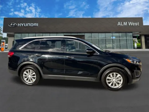 More photos of 2017 Kia Sorento LX at ALM Hyundai West, GA