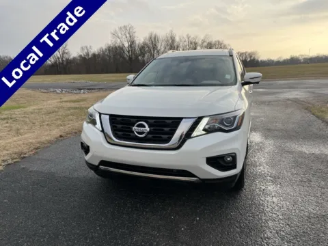 White 2019 Nissan Pathfinder Platinum for sale in Martin, TN
