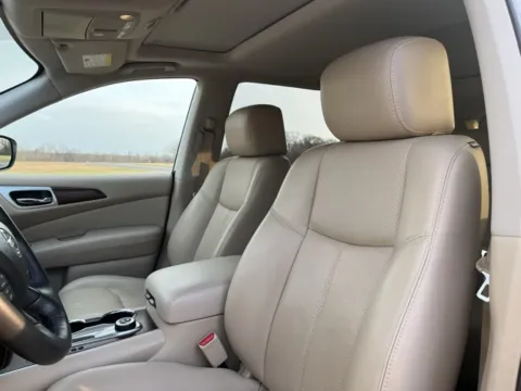 More photos of 2019 Nissan Pathfinder Platinum at Taylor Automotive, TN