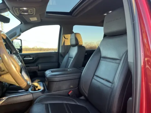 More photos of 2022 GMC Sierra 2500HD Denali at Taylor Automotive, TN