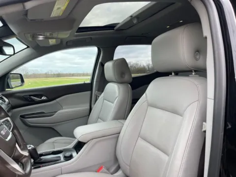 More photos of 2018 GMC Acadia SLT-2 at Taylor Automotive, TN