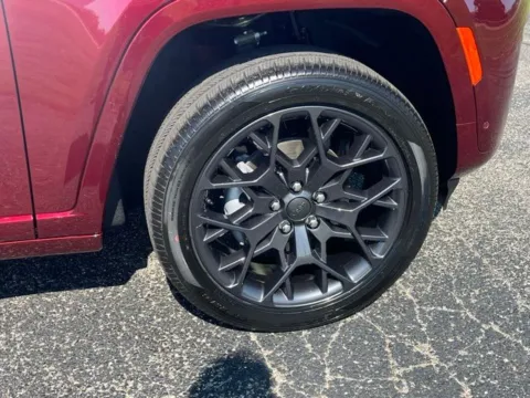 Another view of 2026 Jeep Grand Cherokee Summit for sale in Martin, TN at Taylor Automotive