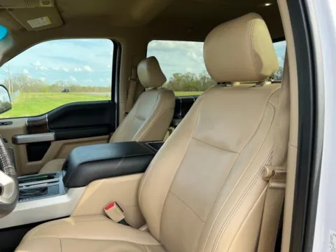 More photos of 2016 Ford F-150 Lariat at Taylor Automotive, TN