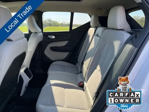 More photos of 2020 Volvo XC40 Momentum at Taylor Automotive, TN