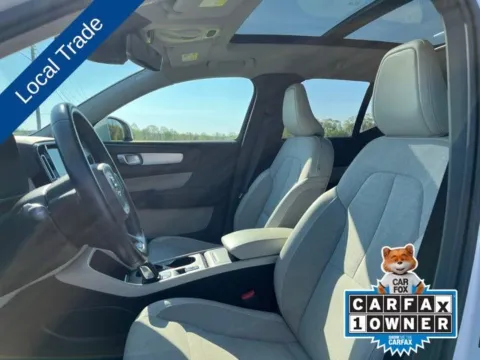 More photos of 2020 Volvo XC40 Momentum at Taylor Automotive, TN