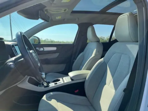 More photos of 2020 Volvo XC40 Momentum at Taylor Automotive, TN