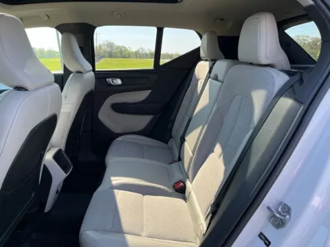 More photos of 2020 Volvo XC40 Momentum at Taylor Automotive, TN
