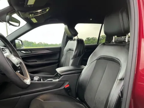 More photos of 2024 Jeep Grand Cherokee Altitude at Taylor Automotive, TN