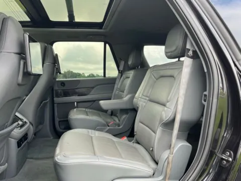 More photos of 2019 Lincoln Navigator Reserve at Taylor Automotive, TN