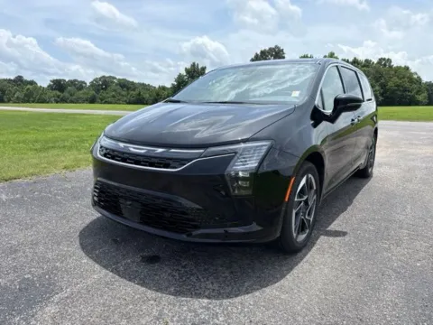 Unknown 2027 Chrysler Pacifica Limited for sale in Martin, TN