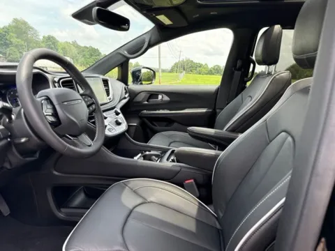 Another view of 2027 Chrysler Pacifica Limited for sale in Martin, TN at Taylor Automotive