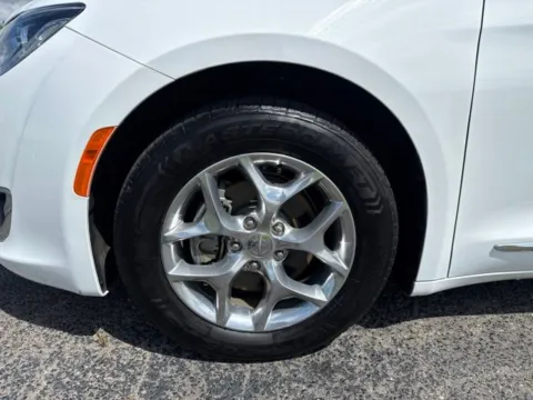 More photos of 2017 Chrysler Pacifica Limited at Taylor Automotive, TN