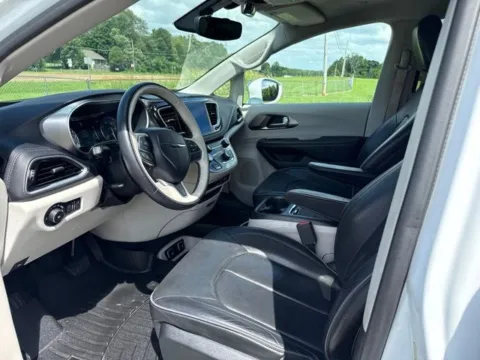 Another view of 2017 Chrysler Pacifica Limited for sale in Martin, TN at Taylor Automotive