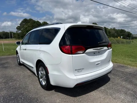 More photos of 2017 Chrysler Pacifica Limited at Taylor Automotive, TN