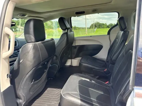 More photos of 2017 Chrysler Pacifica Limited at Taylor Automotive, TN
