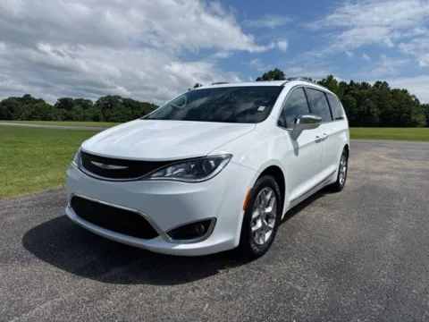 White 2017 Chrysler Pacifica Limited for sale in Martin, TN