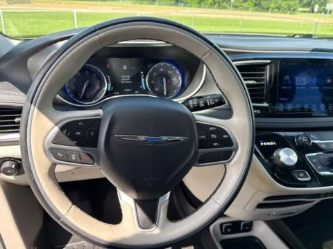 Another view of 2017 Chrysler Pacifica Limited for sale in Martin, TN at Taylor Automotive