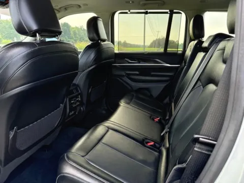 More photos of 2023 Jeep Grand Cherokee Limited at Taylor Automotive, TN