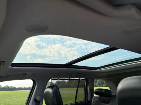 More photos of 2023 Jeep Grand Cherokee Limited at Taylor Automotive, TN
