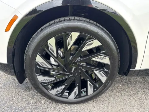 More photos of 2026 Lincoln Nautilus Reserve at Taylor Automotive, TN