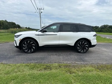 Photos of 2026 Lincoln Nautilus Reserve for sale in Martin, TN at Taylor Automotive