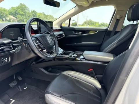 More photos of 2022 Lincoln Nautilus Reserve at Taylor Automotive, TN