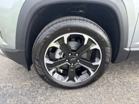 More photos of 2027 Chevrolet Equinox LT at Taylor Automotive, TN