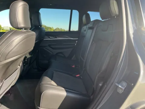 More photos of 2027 Jeep Grand Cherokee Laredo Altitude at Taylor Automotive, TN