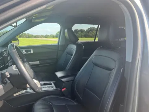 More photos of 2023 Ford Explorer Limited at Taylor Automotive, TN