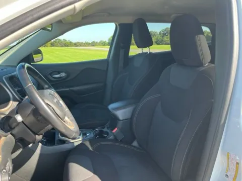 More photos of 2016 Jeep Cherokee Latitude at Taylor Automotive, TN